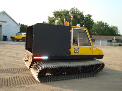 Bombardier BR100 WT Bombardier BR100 WT, 3-man cab, 4 cyl., 4 sp. gas, 266 hours, covered rear cargo area, very clean